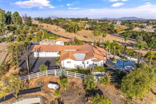 Vineyard Escape - Pool Spa & Views by Allevo Homes - - 4