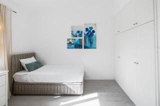 Regina "Symphony in Blue" - Paphos - 5