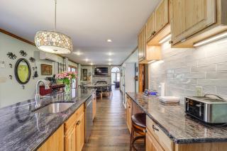 Private Blue Ridge Retreat Hot Tub and Pool Table! - Boone - 3