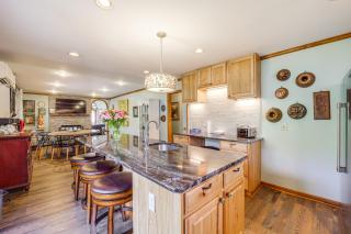 Private Blue Ridge Retreat Hot Tub and Pool Table! - Boone - 2