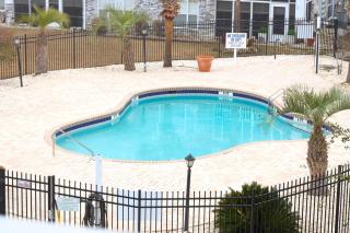 Luxury Golf Condo with Pool Access, near the Ocean and Broadway at the Beach, - Myrtle Beach - 2