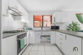 Sunny and Vibrant Home - Blacktown - 3
