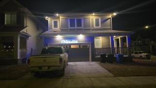 Cozzy Cityscape & Airport Retreat - 3