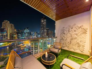 Luxurious 2BR Apt with Marina View & Private Jacuzzi - 0