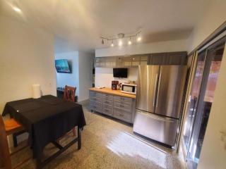 WHOLE HOME Cheerfull Quiet 2 Bedroom Home - North Lauderdale - 9