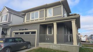 Cozzy Cityscape & Airport Retreat - 2