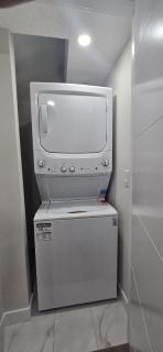 Cozzy Cityscape & Airport Retreat - 6