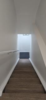 Cozzy Cityscape & Airport Retreat - 7