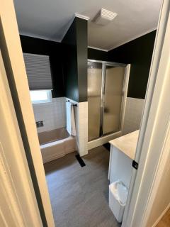 11mm LakeFront House in Calm Cove Large Private Dock - 6