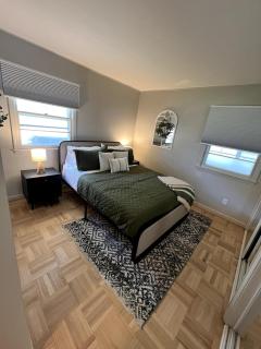 11mm LakeFront House in Calm Cove Large Private Dock - Sunrise Beach - 4
