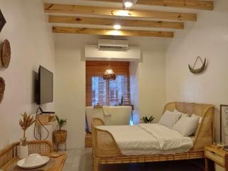 Condo in QC - Minimalist w Bath Tub near GMA EDSA - Manila - 0