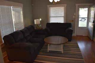 Cute Open Concept House 20 minutes to Snyder - 0