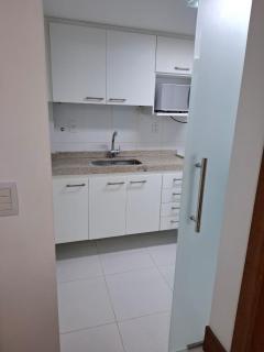 Bonito Apto Pé na Areia aprox 50M da Praia do Forte Cabo Frio com 90M2 ar cond nos 2 quartos Premiere Netflix HBO oferta de 10 por cento p aluguéis de 4 dias ou mais máquina de lavar - Cabo Frío - 2