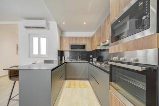 Beautiful 2 BDR Penthouse near Valletta sleeps 6 - - 7