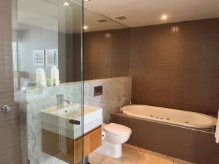 Unit 202 Plantation Resort - Rainbow Beach Aircon.Wifi.Pool. Views - 6