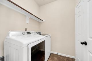 Cozy & Spacious Getaway -4Bedroom With King bed & Backyard - Houston - 2