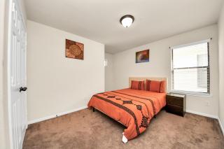 Cozy & Spacious Getaway -4Bedroom With King bed & Backyard - Houston - 1