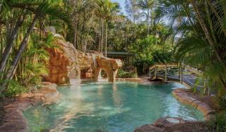Ocean Tropics Lush Villa at Aanuka Resort - Coffs Harbour - 9