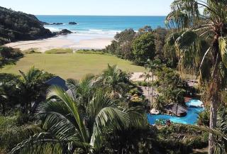 Ocean Tropics Lush Villa at Aanuka Resort - Coffs Harbour - 3