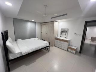 Pinnacle Row - Modern 3-Bedroom Haven - Muscat - 6
