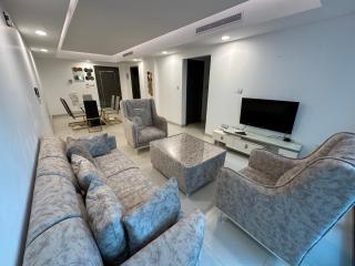 Pinnacle Row - Modern 3-Bedroom Haven - Muscat - 3