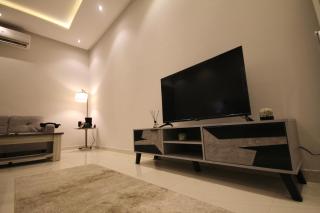 Cozy Wide Studio In Riyadh With WIFI AC Smart Tv - Riade - 6