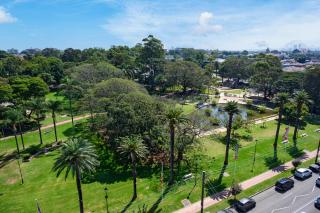 Cozy 3BR Home with Large Balcony for Relaxation - Sydney - 5