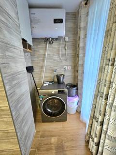 elegant urban escape apartment with heated swimming pool, fully equipped gym,children playing ground,amazing city views and private parking space - Nairobi - 9