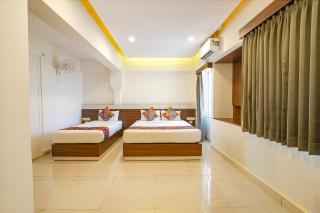 FabExpress Royal N Comforts - Nr Shivoham Shiva Temple - 1