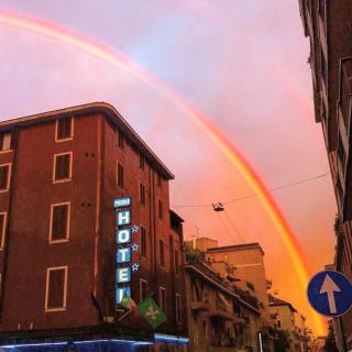 Piccolo Hotel - Milan - 1