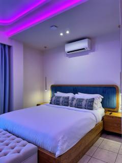 2 bedroom Family Suite with Jacuzzi - 1 minute walk from the beach - 5
