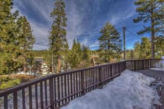 Charming Lakeside Retreat - 9