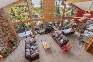 Charming Lakeside Retreat - 4