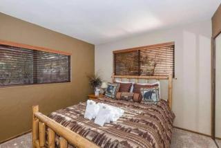 Charming Lakeside Retreat - Big Bear Lake - 7