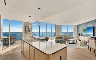Four Bedroom Condo 5-Star Beachfront Living - Fort Lauderdale - 4