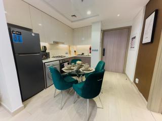 Naseem - Meydan Luxury, Stylish 1BR with Pool & Canal Views - 3
