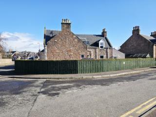 Inverness City 4 Bedroom house free parking - 9