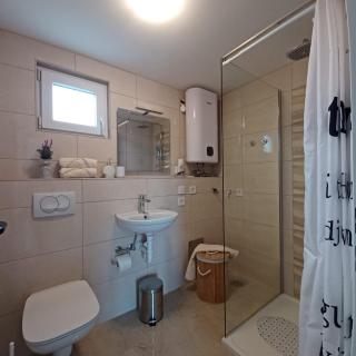 Beachfront Apartment with Balcony and Sea View - Vrsi - 2