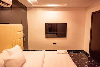 Radiant Hotel and Suites - Arida - 4