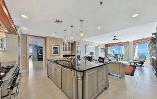 Four Bedroom Beachfront Luxury Living - Jacksonville Beach - 8