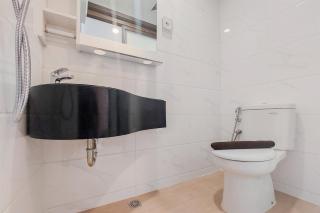 Cozy Design Studio at 21st Floor Sky House BSD Apartment By Travelio - Tangerang - 2