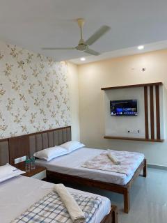 Sri Annapurneshwari Residency & Lodging - Hassan - 8