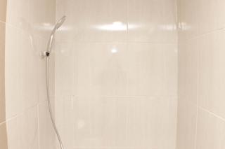 Minimalist and Cozy 3BR at Meikarta Apartment By Travelio - 5