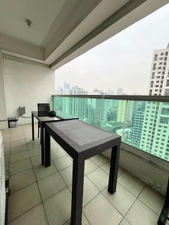 Tower 1 Rm 305 FREE Parking, FREE Pool, Balcony, 1Bedroom 4 beds - 4