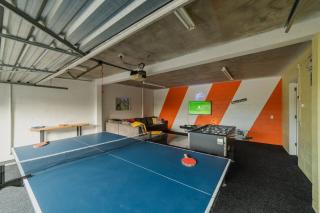 Adventure & Relaxation Cozy 3BR Stay with Games & Scenic Views - Christchurch - 1