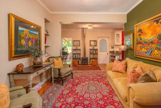 Beautiful country house set in lush garden - 1