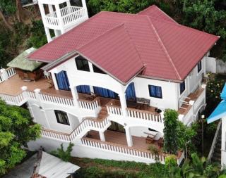 Danish White House Relaxing - - Puerto Galera - 2