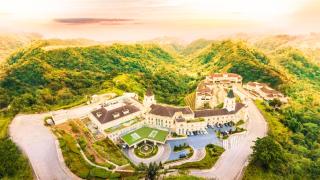Twin Lakes Hotel - Tagaytay - 0