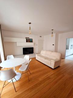 3-Bedroom - Sleeps 7 - With Gym - Milan - 1