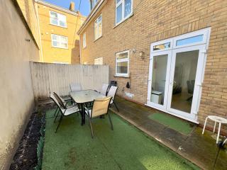 3 Bedrooms Spacious House, Separate Reception, 2 Full Bathrooms, Parking, Garden - Londra - 8